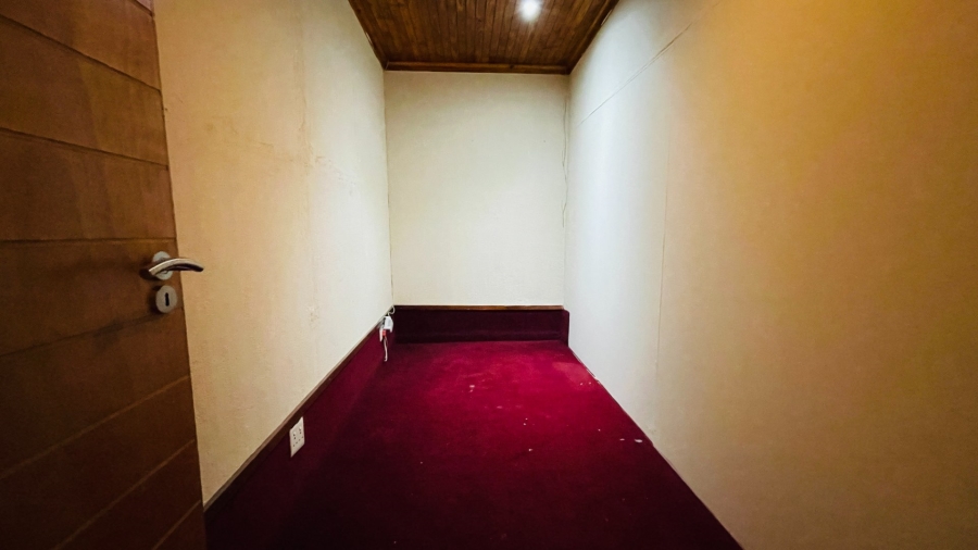 5 Bedroom Property for Sale in Van Der Hoff Park North West